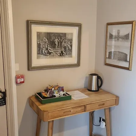 The Golden Cross Hotel Cirencester Room photo