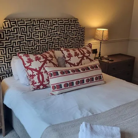 The Golden Cross Hotel Cirencester Room photo
