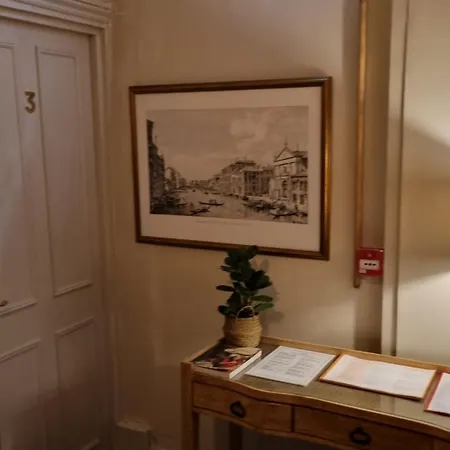 The Golden Cross Hotel Cirencester Room photo