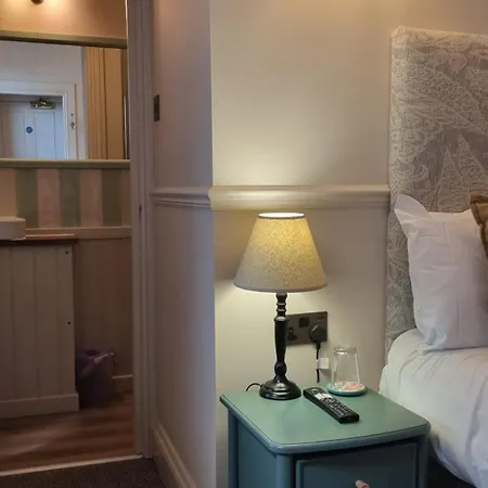 The Golden Cross Hotel Cirencester Room photo